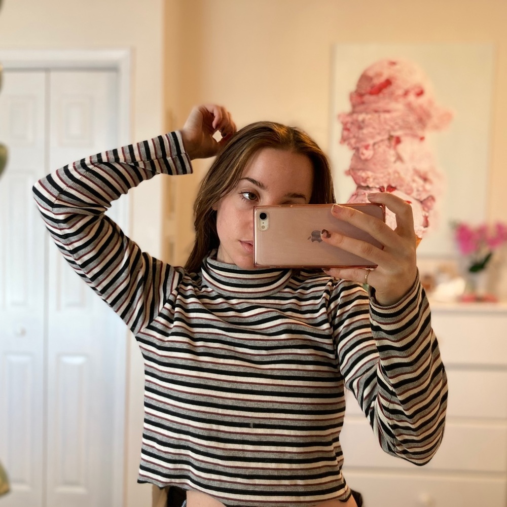 Cropped stripped turtle neck